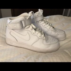 BIG KIDS' 6Y NIKE AIR FORCE 1 MID CASUAL SHOES